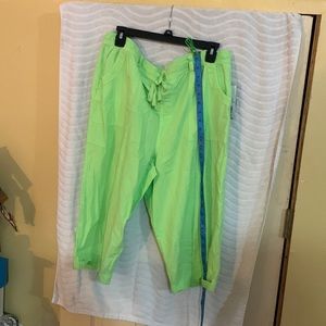 🆕 KIM ROGERS- LIME GREEN CAPRIS 100% Cotton (L)